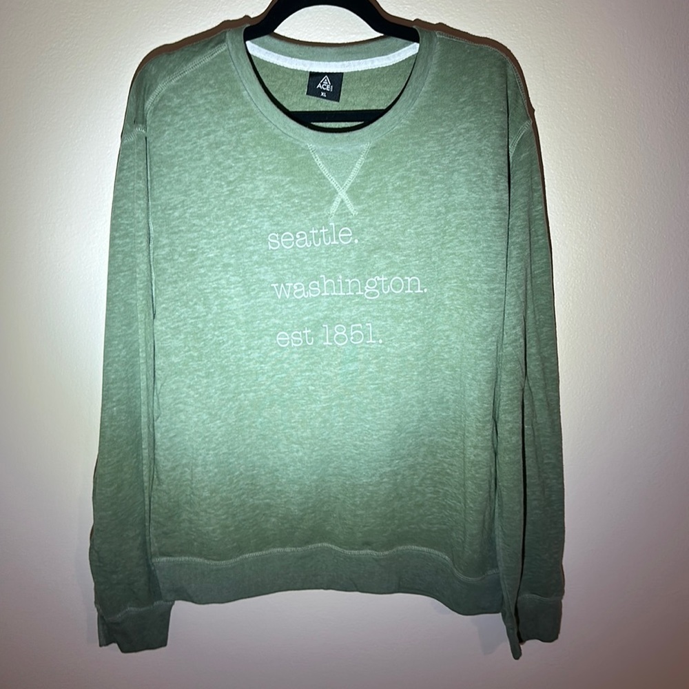 NWOT. Woman’s green Seattle Washington sweatshirt. In Green size L.
